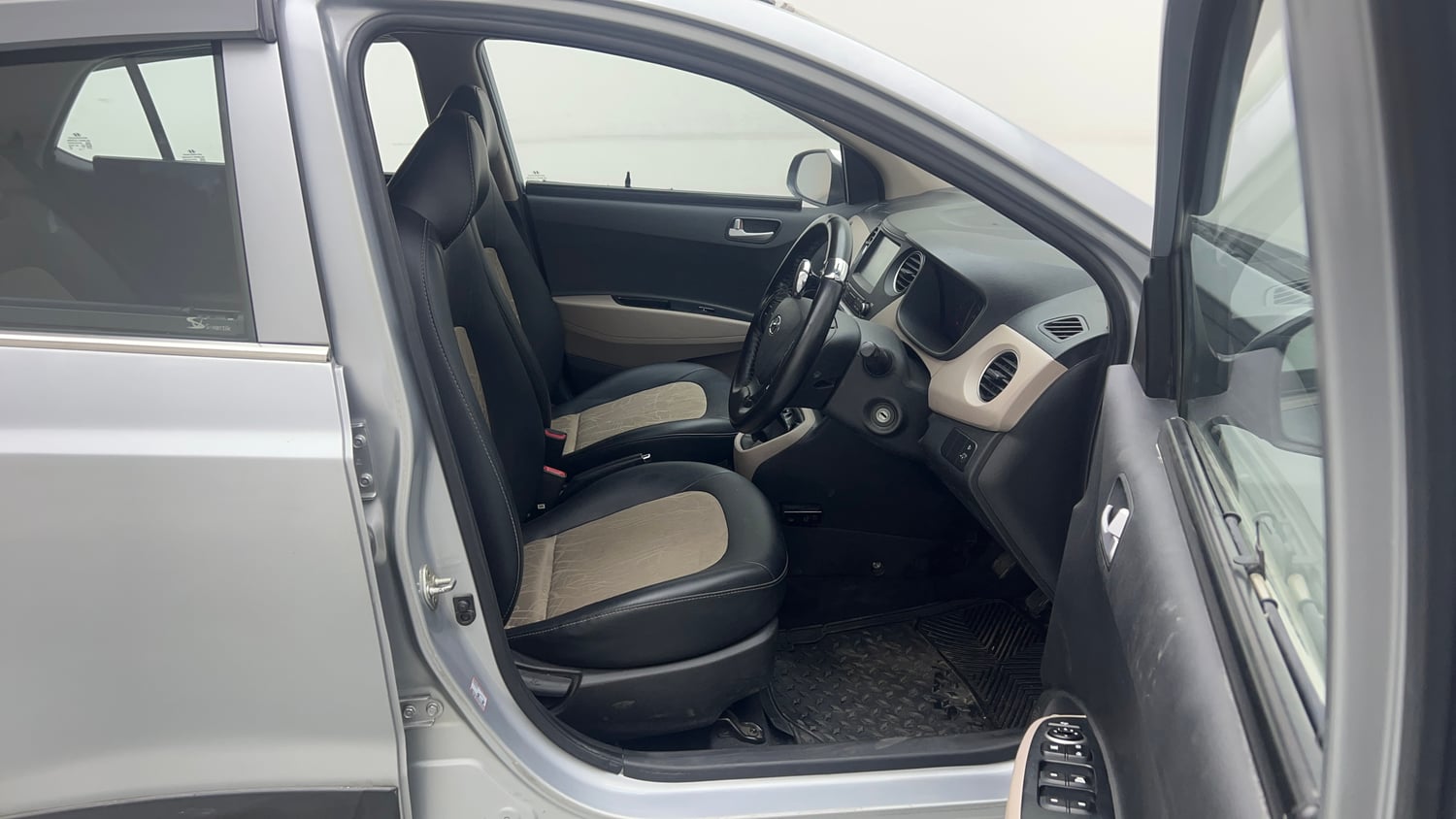 Used 2019 Hyundai Grand i10 Sportz 1.2 Kappa VTVT Petrol Manual interior RIGHT SIDE FRONT DOOR CABIN VIEW