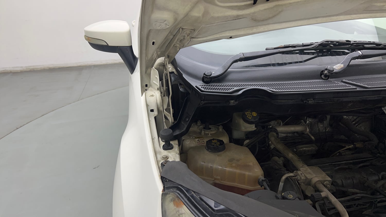 Used 2015 Ford EcoSport Trend 1.5 Ti-VCT Petrol Manual engine ENGINE RIGHT SIDE HINGE & APRON VIEW