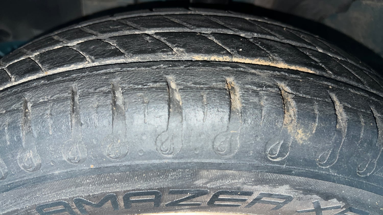 Used 2022 Renault Kwid RXT 1.0 AMT (O) Petrol Automatic tyres LEFT FRONT TYRE TREAD VIEW