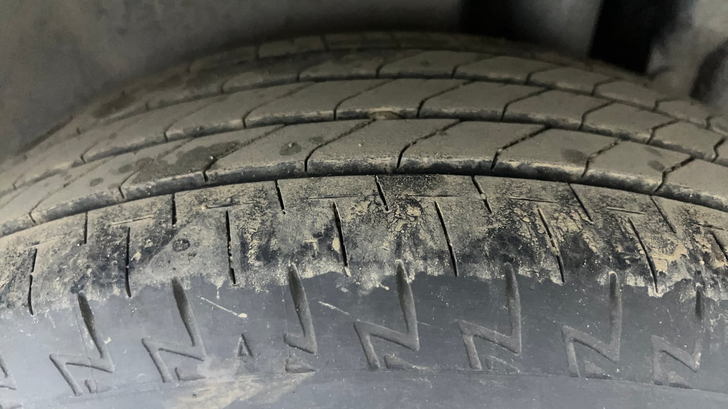 Used 2015 Maruti Suzuki Swift Dzire ZXI Petrol Manual tyres LEFT REAR TYRE TREAD VIEW