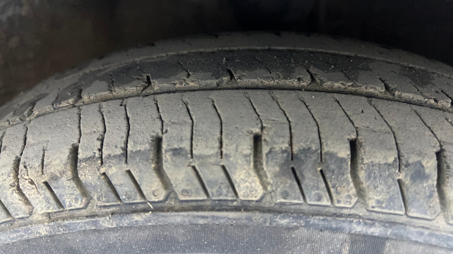 Used 2012 Hyundai i10 Sportz 1.2 Kappa2 Petrol Manual tyres RIGHT FRONT TYRE TREAD VIEW