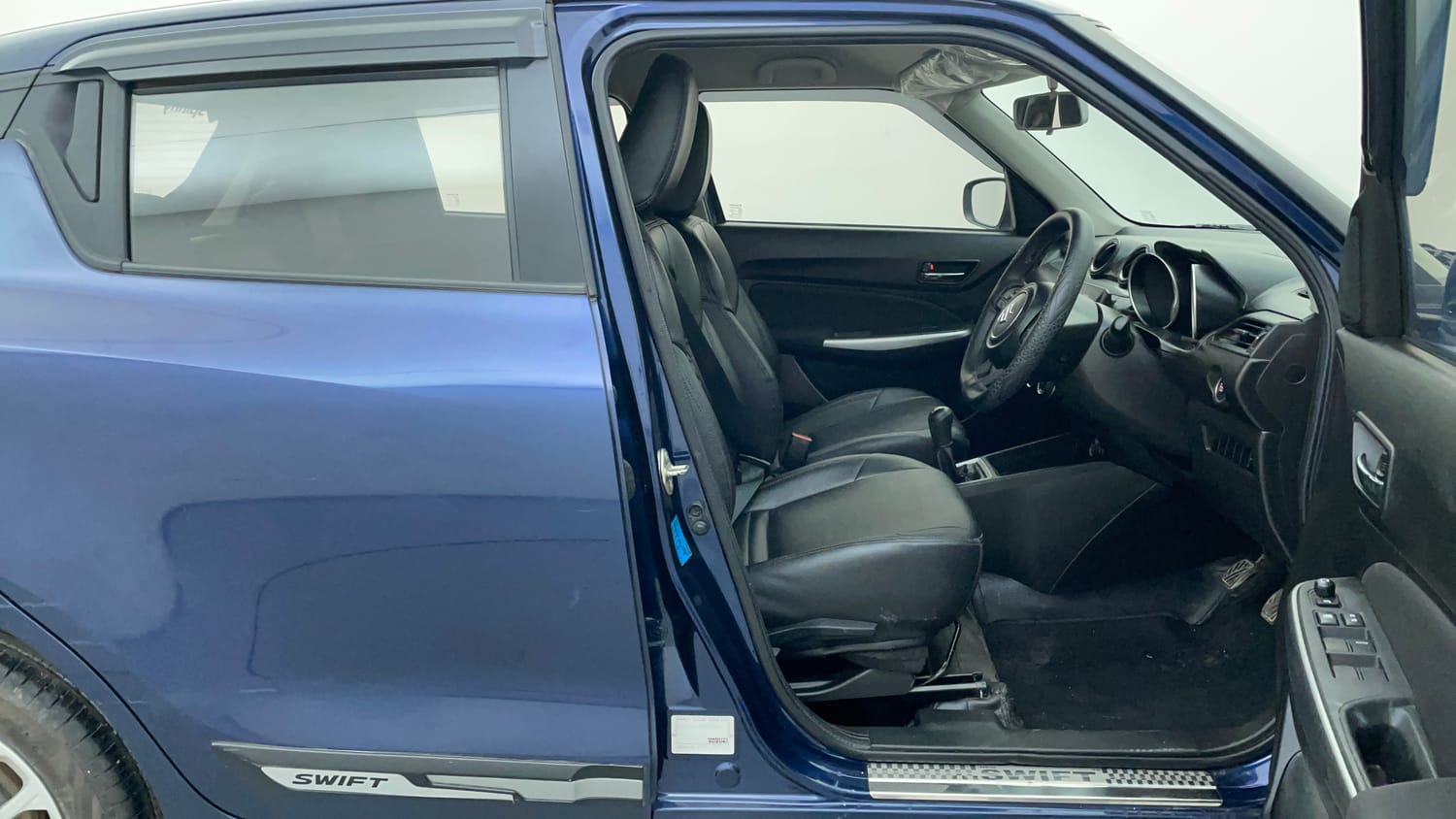 Used 2021 Maruti Suzuki Swift ZXi Petrol Manual interior RIGHT SIDE FRONT DOOR CABIN VIEW