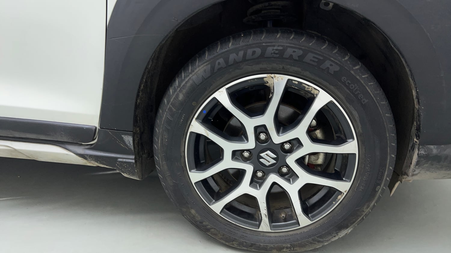 Used 2024 Maruti Suzuki XL6 Zeta MT CNG Cng Manual tyres RIGHT FRONT TYRE RIM VIEW