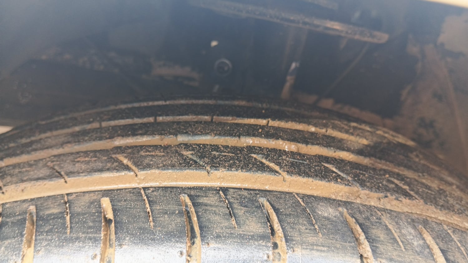 Used 2017 Maruti Suzuki Baleno Delta 1.2 Petrol Manual tyres LEFT FRONT TYRE TREAD VIEW