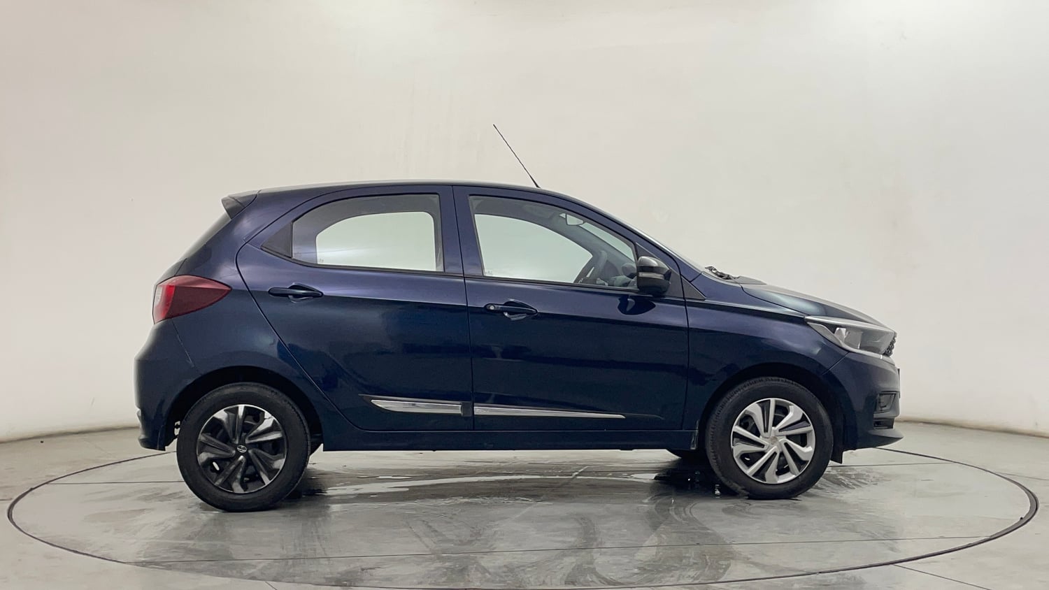 Used 2021 Tata Tiago XT Petrol Manual exterior RIGHT SIDE VIEW