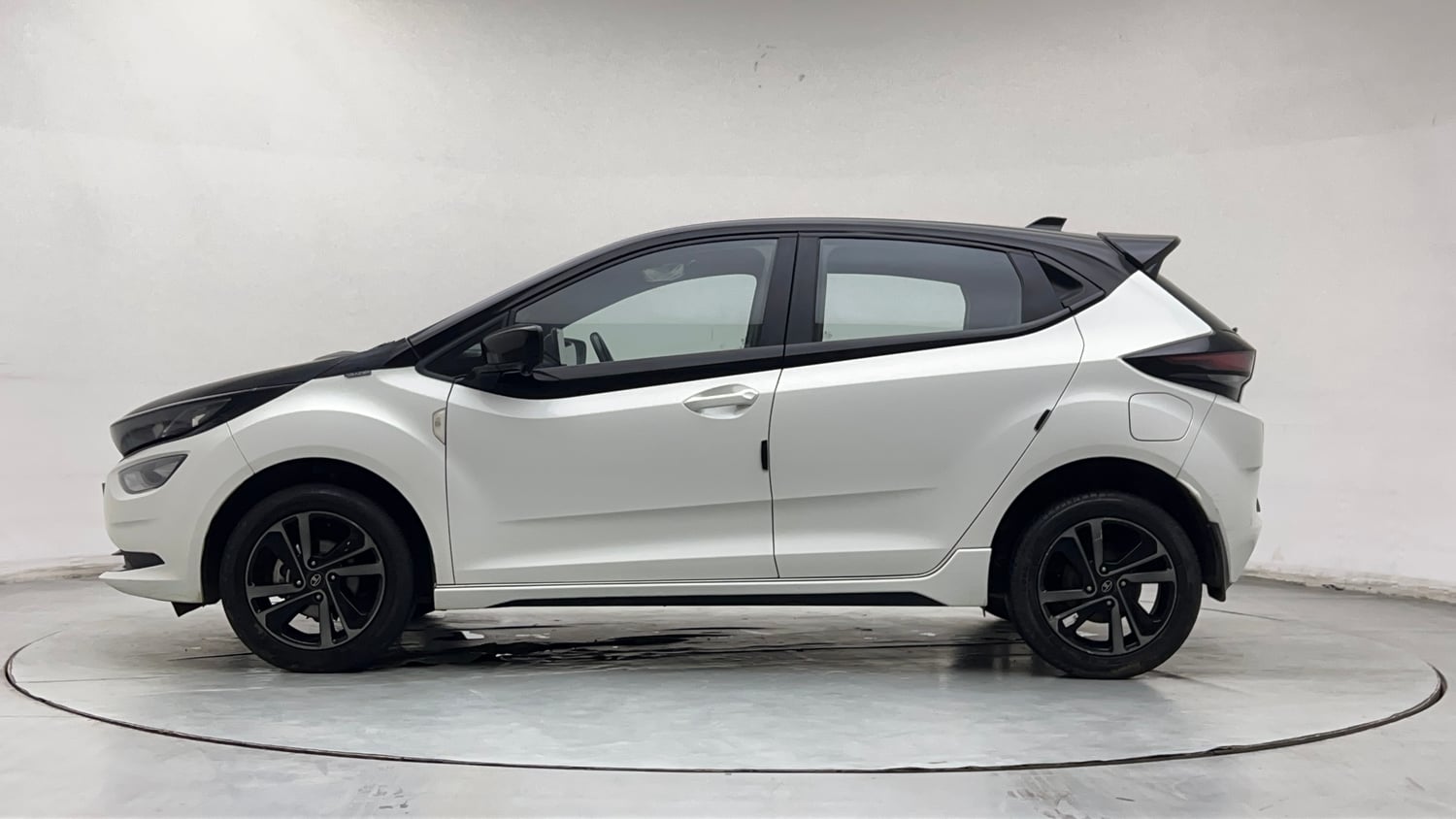 Used 2025 Tata Altroz Racer R2 Petrol Manual exterior LEFT SIDE VIEW