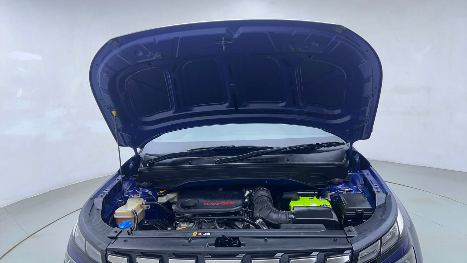 Used 2022 Hyundai Venue N-Line N6 DCT Dual Tone Petrol Automatic engine ENGINE & BONNET OPEN FRONT VIEW