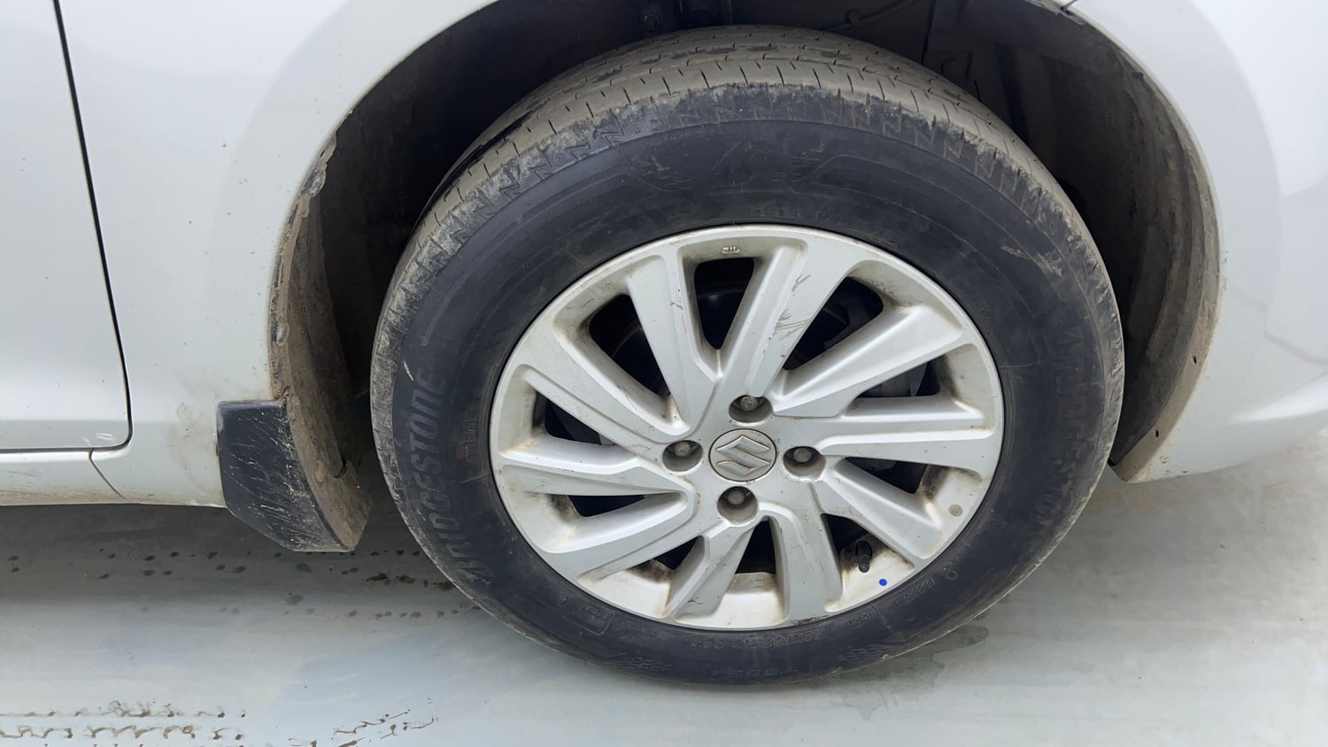 Used 2015 Maruti Suzuki Swift Dzire ZXI Petrol Manual tyres RIGHT FRONT TYRE RIM VIEW