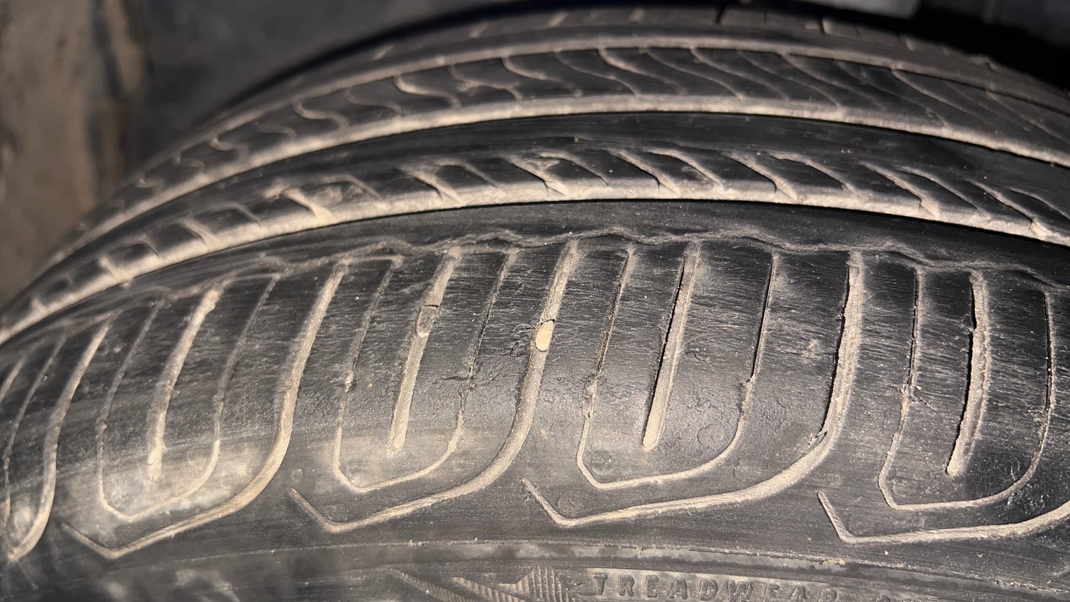 Used 2023 Honda City V Petrol MT Petrol Manual tyres LEFT FRONT TYRE TREAD VIEW