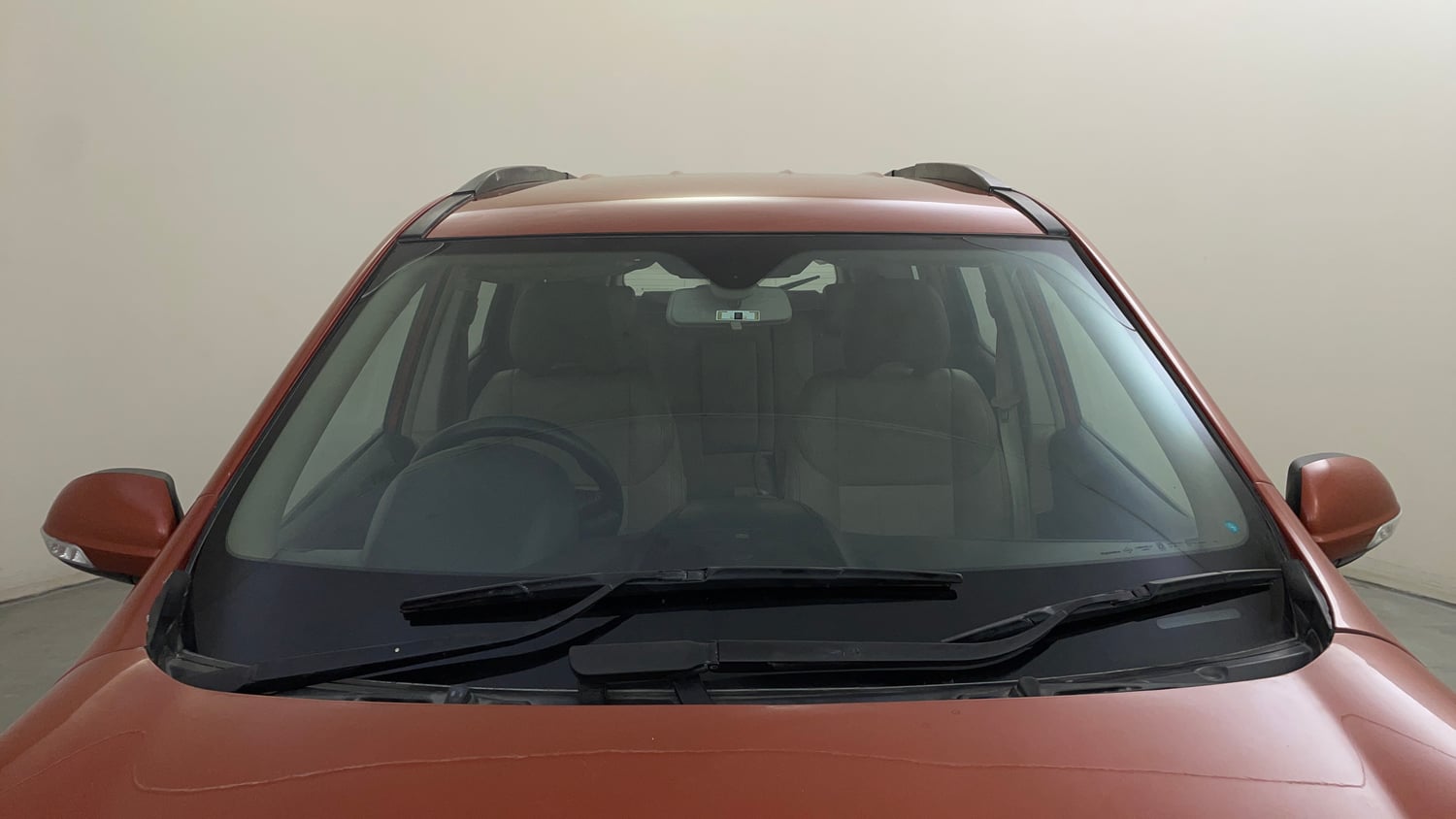 Used 2016 Mahindra XUV500 W8 AT Diesel Automatic exterior FRONT WINDSHIELD VIEW