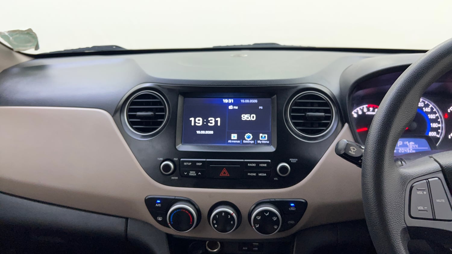 Used 2018 Hyundai Grand i10 Sportz AT 1.2 Kappa VTVT Petrol Automatic top_features Integrated (in-dash) music system