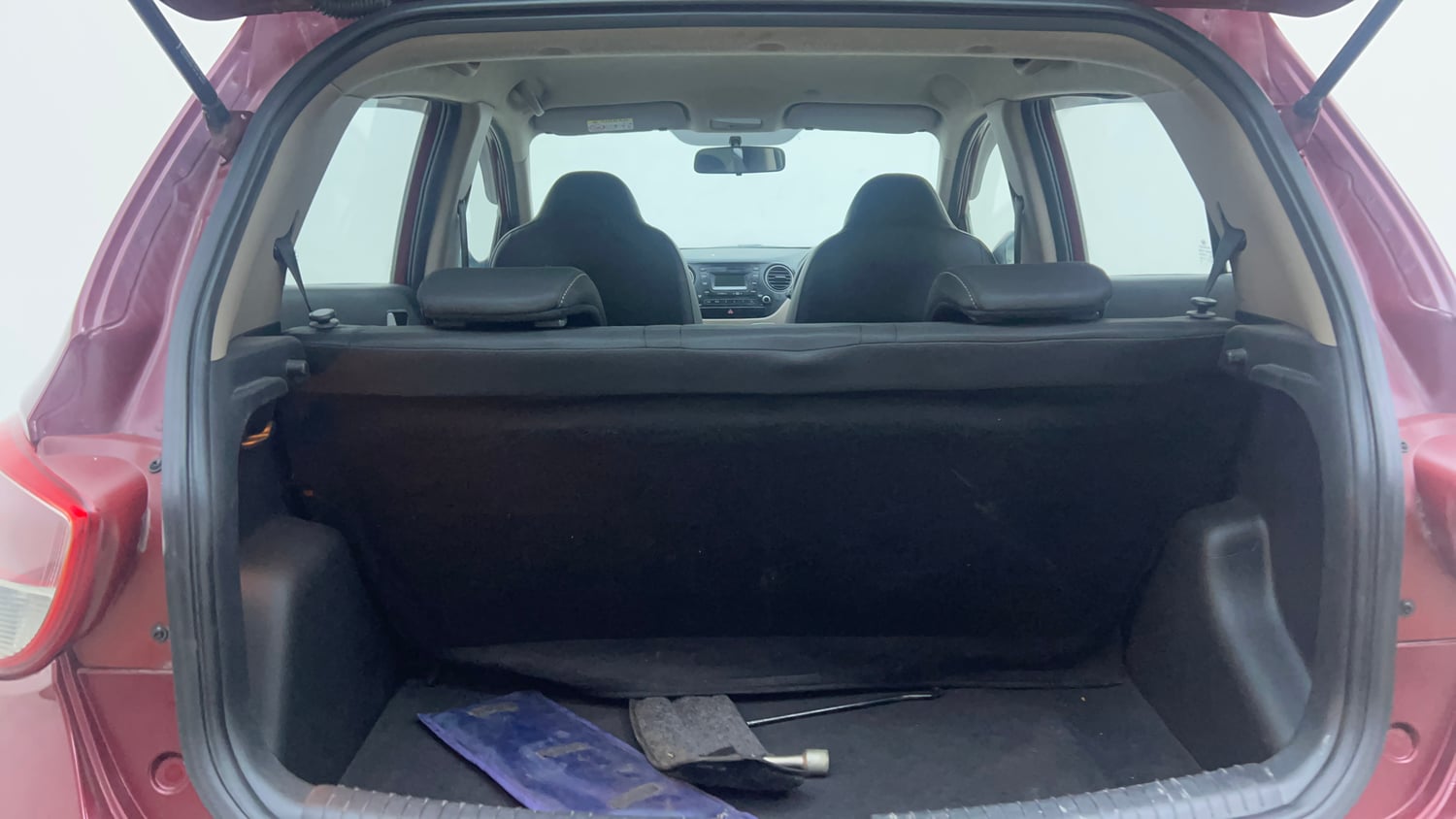 Used 2017 Hyundai Grand i10 Asta AT 1.2 Kappa VTVT (O) Petrol Automatic interior DICKY INSIDE VIEW