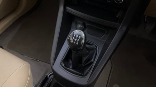 Used 2015 Ford Figo Aspire Titanium 1.2 Ti-VCT Petrol Manual interior GEAR  KNOB VIEW