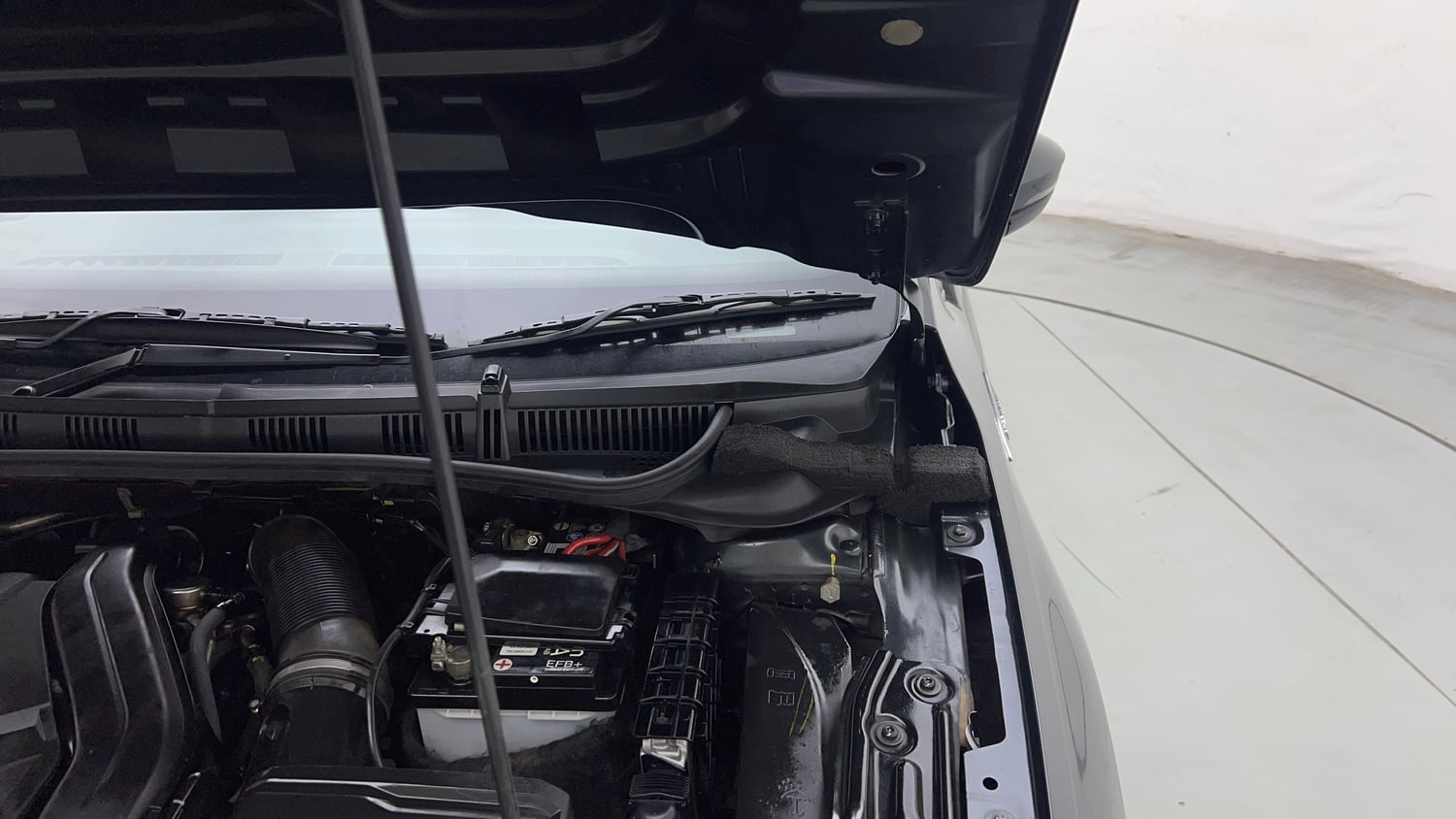 Used 2022 Skoda Slavia Style 1.5L TSI DSG Petrol Automatic engine ENGINE LEFT SIDE HINGE & APRON VIEW