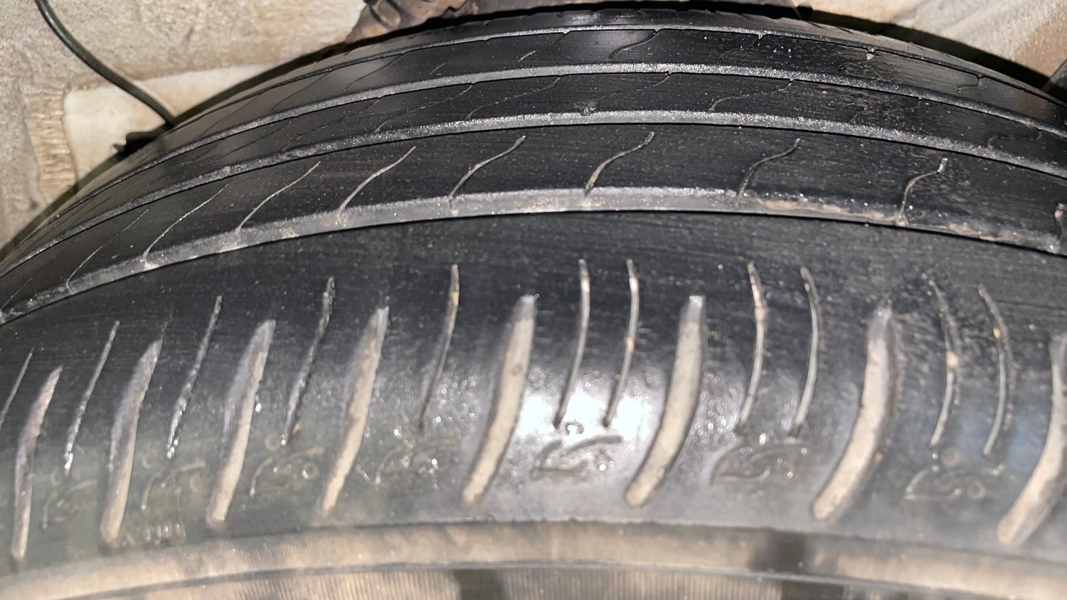 Used 2023 Hyundai Venue SX 1.5 CRDi Diesel Manual tyres LEFT REAR TYRE TREAD VIEW
