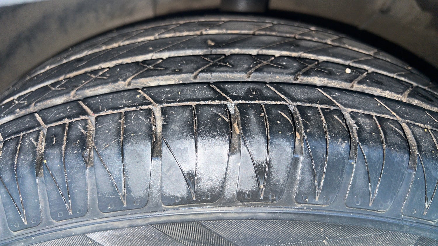 Used 2020 Kia Sonet GTX Plus 1.5 AT Diesel Automatic tyres LEFT FRONT TYRE TREAD VIEW