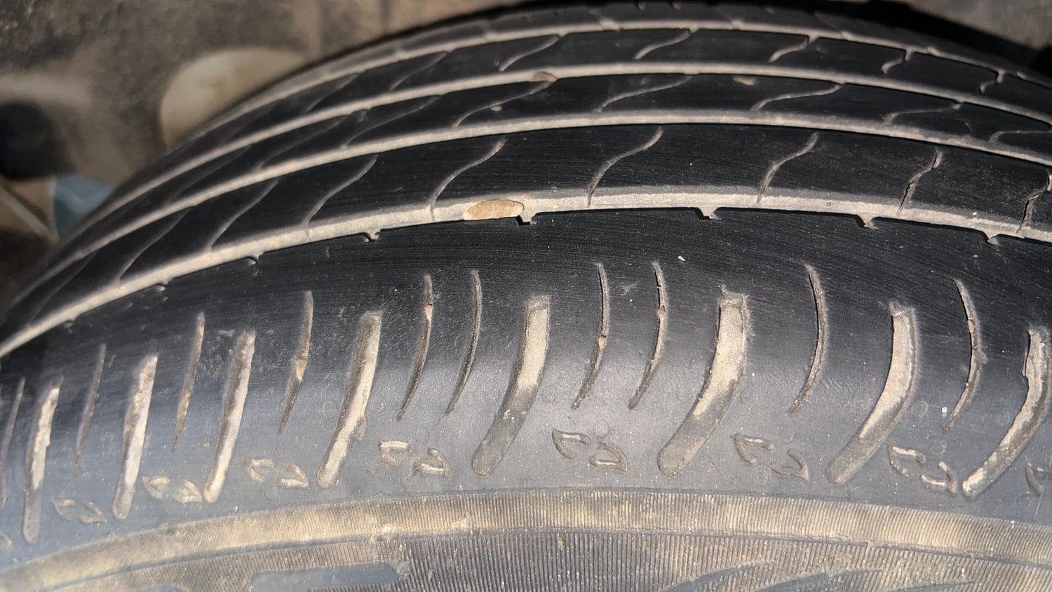 Used 2024 Maruti Suzuki XL6 Zeta MT CNG Cng Manual tyres LEFT REAR TYRE TREAD VIEW