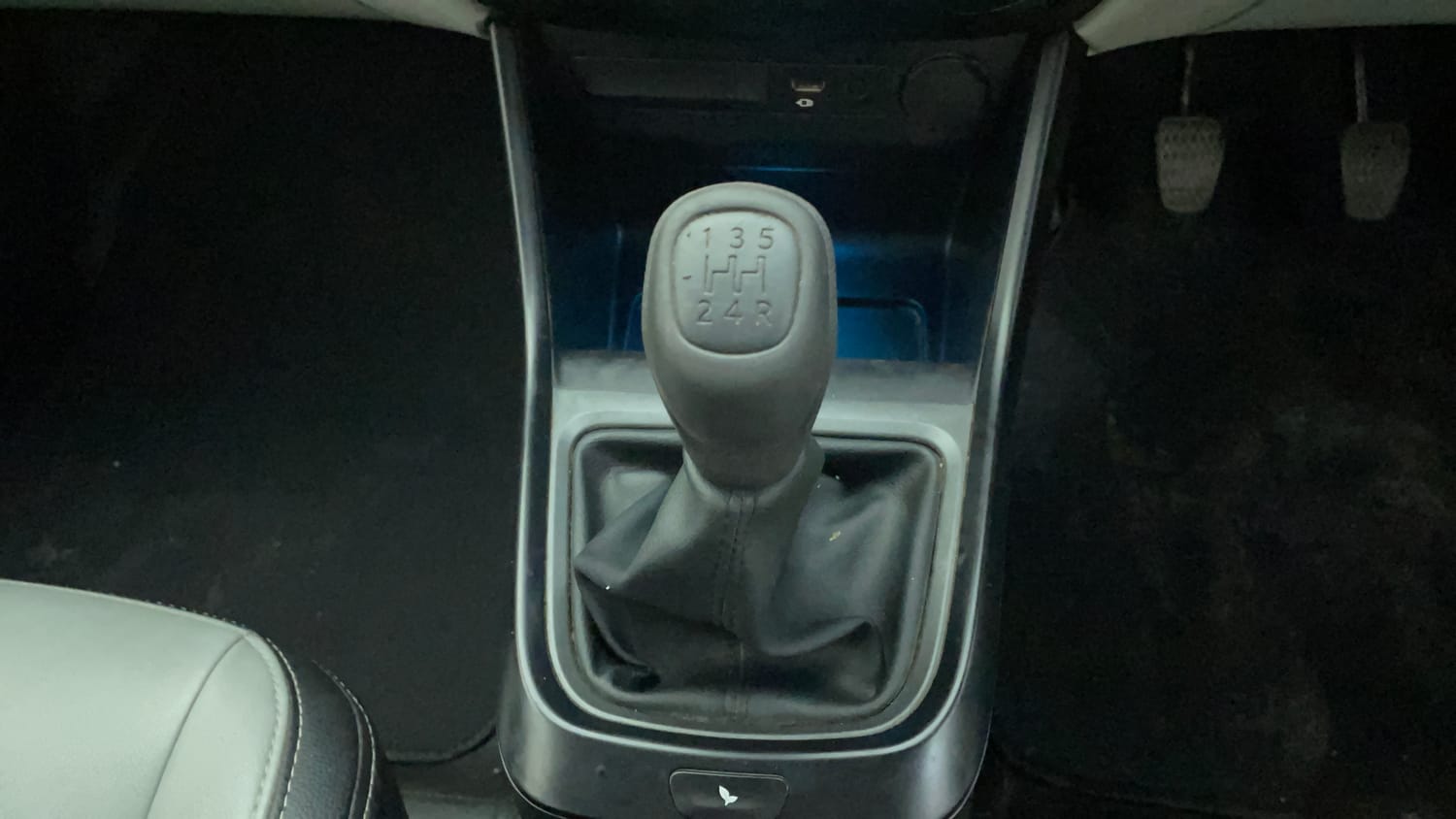 Used 2022 Tata Altroz XE Plus Petrol Petrol Manual interior GEAR  KNOB VIEW