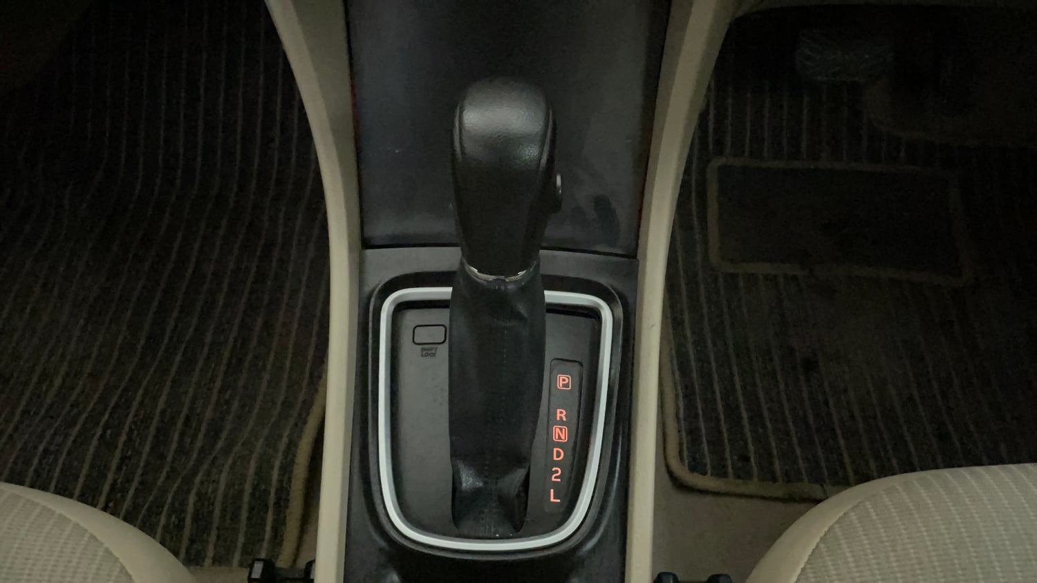 Used 2018 Maruti Suzuki Ciaz Zeta 1.4 AT Petrol Automatic interior GEAR  KNOB VIEW