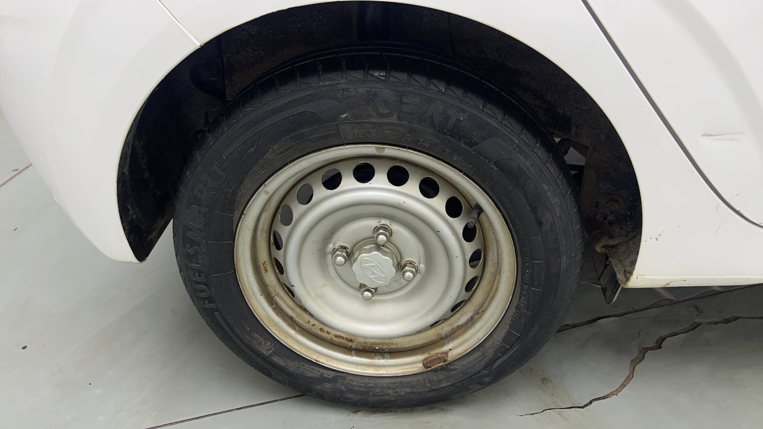 Used 2024 Hyundai Grand i10 Nios Era 1.2 Kappa Petrol Manual tyres RIGHT REAR TYRE RIM VIEW