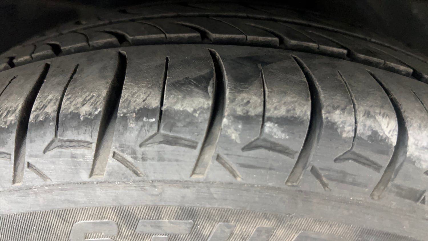Used 2017 Ford Figo Titanium 1.2 Ti-VCT Petrol Manual tyres RIGHT FRONT TYRE TREAD VIEW