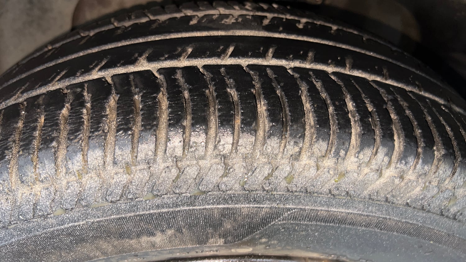 Used 2016 Ford EcoSport Ambiente 1.5L Ti-VCT Petrol Manual tyres LEFT FRONT TYRE TREAD VIEW