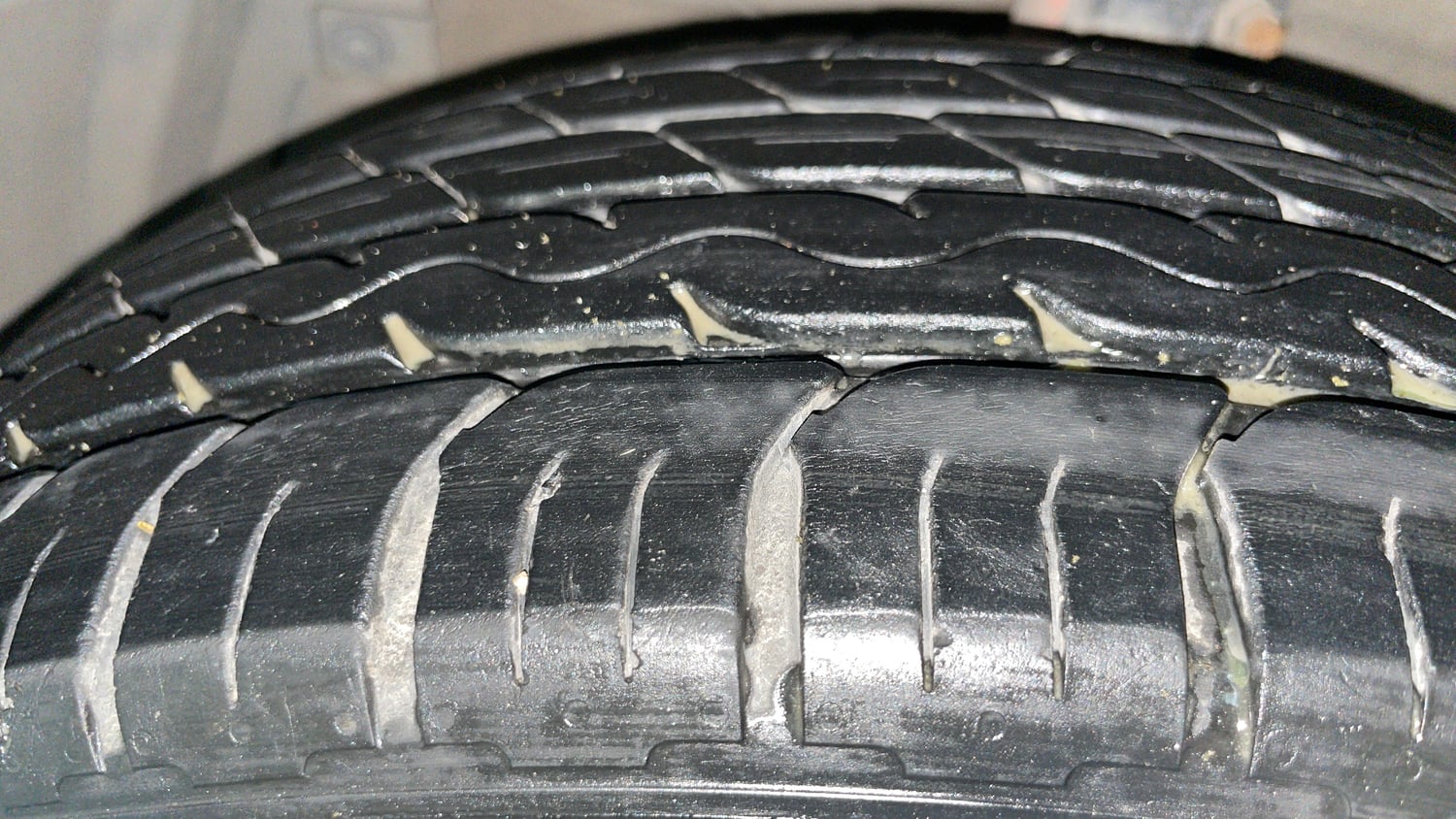 Used 2017 Maruti Suzuki Ciaz Alpha 1.4 MT Petrol Manual tyres LEFT FRONT TYRE TREAD VIEW