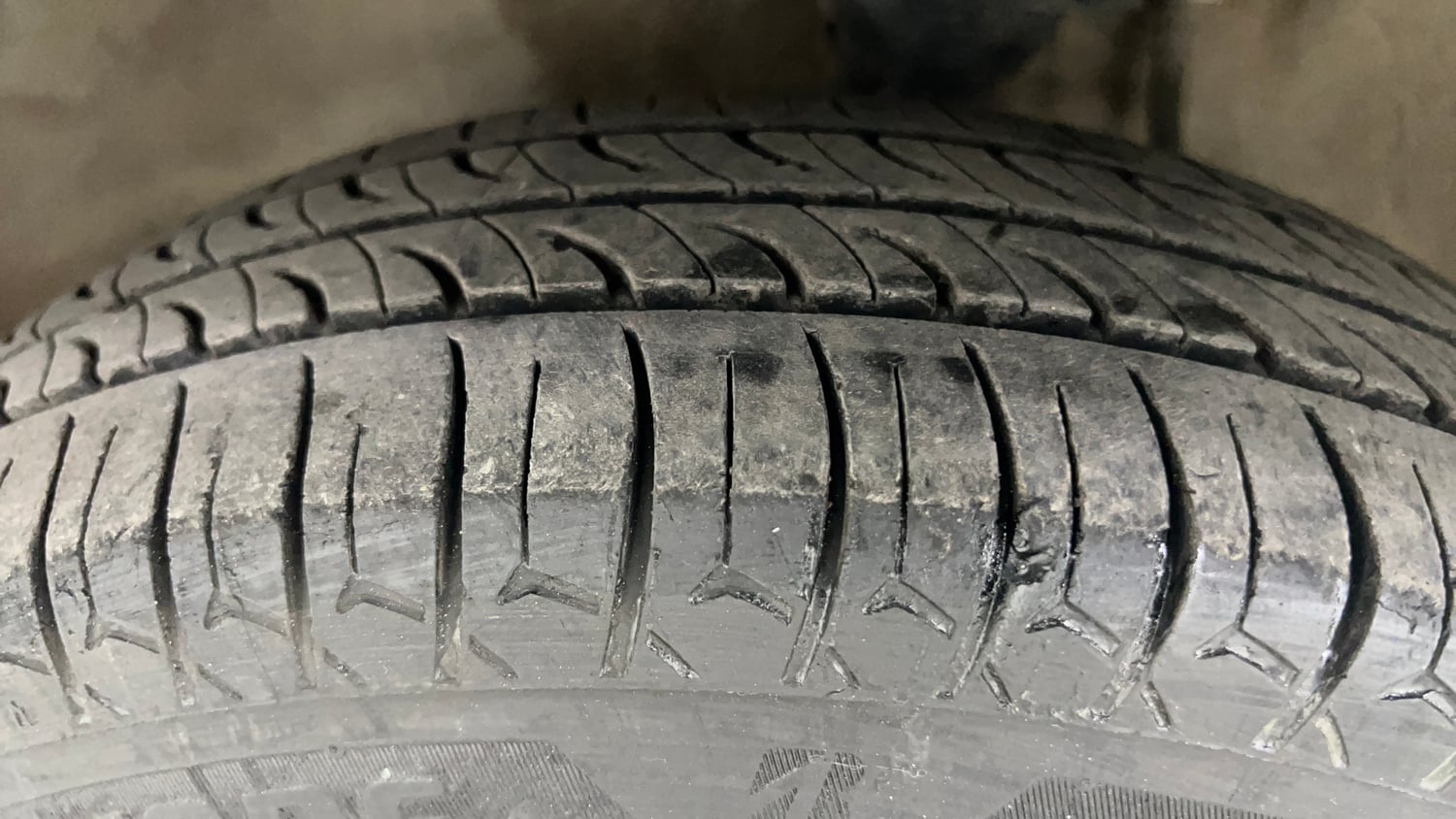 Used 2016 Maruti Suzuki Alto 800 VXi Petrol Manual tyres LEFT FRONT TYRE TREAD VIEW