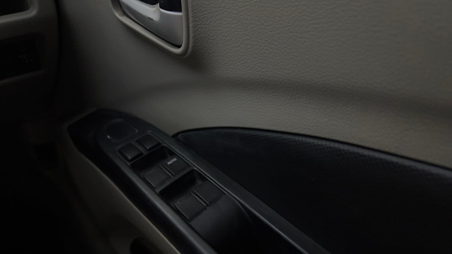 Used 2014 Maruti Suzuki Celerio VXi Petrol Manual top_features Central locking