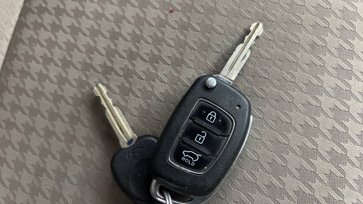 Used 2018 Hyundai Elite i20 Sportz 1.2 Petrol Manual extra CAR KEY VIEW