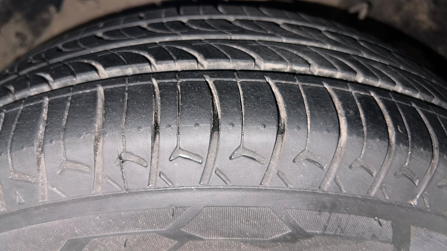 Used 2021 Hyundai Grand i10 Nios Sportz AMT 1.2 Kappa VTVT Petrol Automatic tyres LEFT FRONT TYRE TREAD VIEW