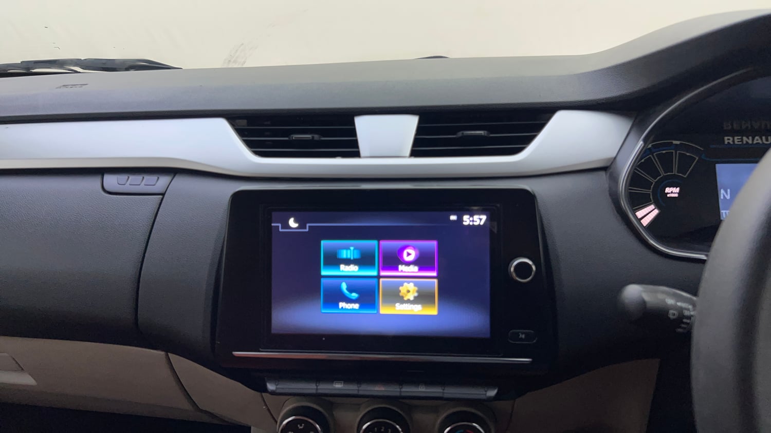 Used 2022 Renault Triber RXZ EASY-R AMT Petrol Automatic top_features Integrated (in-dash) music system