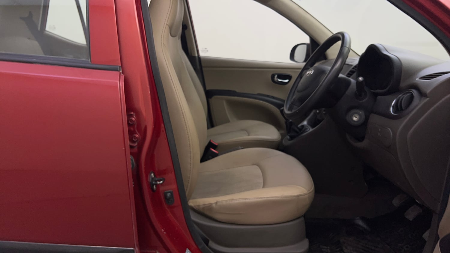 Used 2013 Hyundai i10 Magna 1.2 Kappa2 Petrol Manual interior RIGHT SIDE FRONT DOOR CABIN VIEW