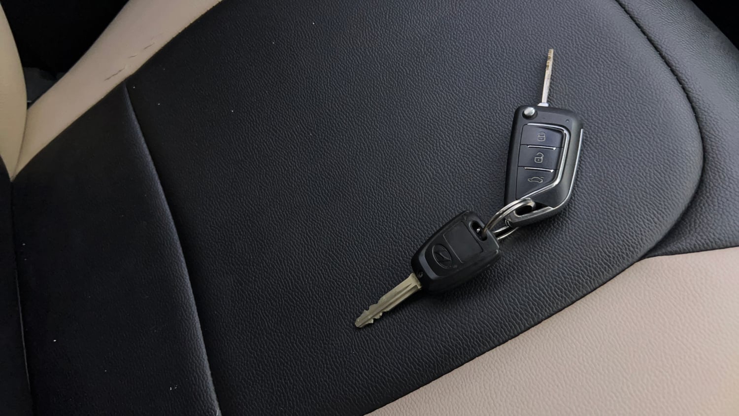 Used 2018 Hyundai Grand i10 Sportz AT 1.2 Kappa VTVT Petrol Automatic extra CAR KEY VIEW