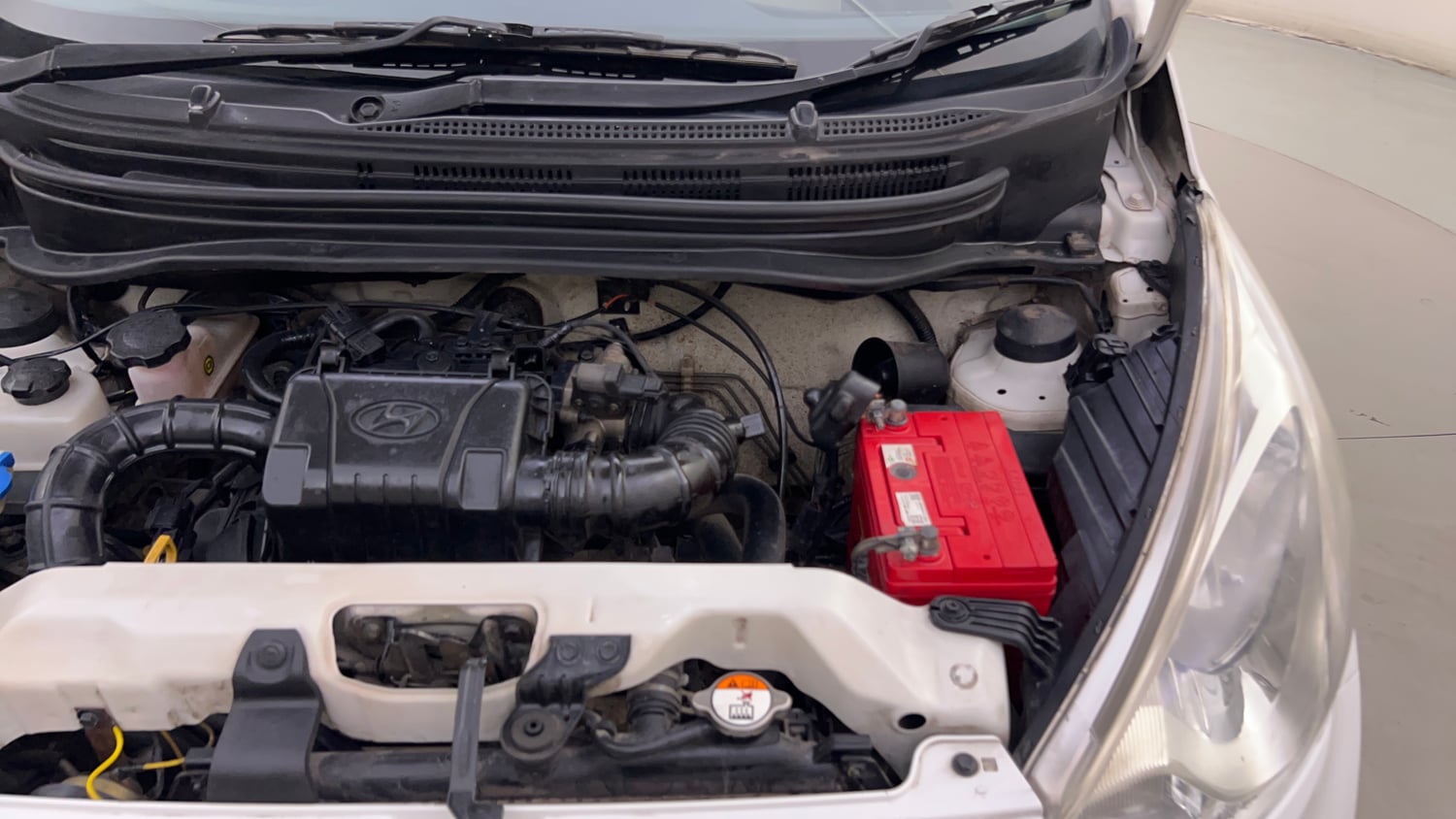 Used 2017 Hyundai Eon Era + Petrol Manual engine ENGINE LEFT SIDE HINGE & APRON VIEW