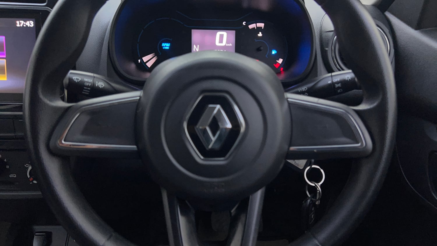 Used 2022 Renault Kwid RXT 1.0 AMT Petrol Automatic top_features Airbags