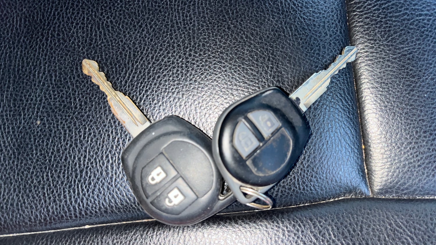 Used 2011 Maruti Suzuki Swift VXi Petrol Manual extra CAR KEY VIEW