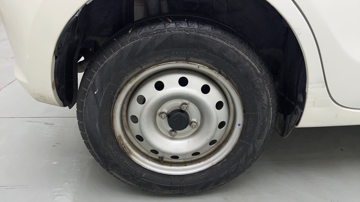 Used 2023 Maruti Suzuki Swift LXi Petrol Manual tyres RIGHT REAR TYRE RIM VIEW