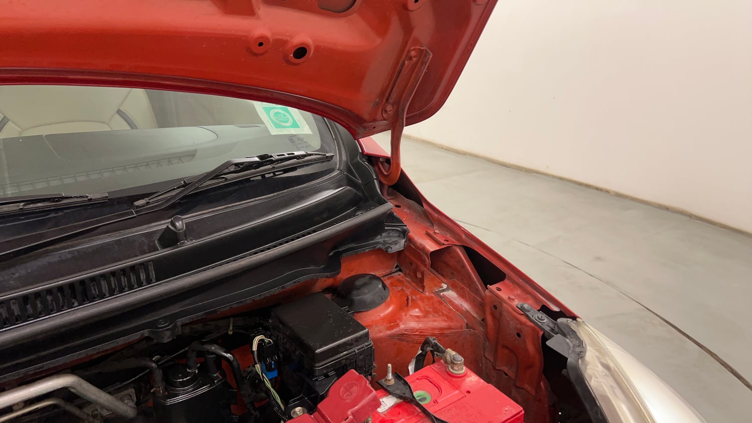 Used 2016 Maruti Suzuki Celerio ZXi AMT Petrol Automatic engine ENGINE LEFT SIDE HINGE & APRON VIEW
