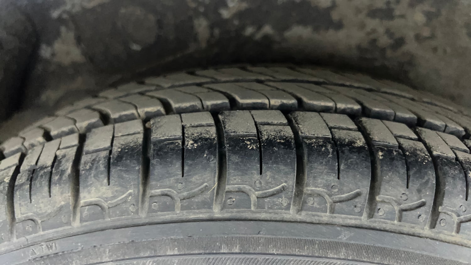 Used 2012 Hyundai i10 Sportz 1.2 Kappa2 Petrol Manual tyres RIGHT REAR TYRE TREAD VIEW