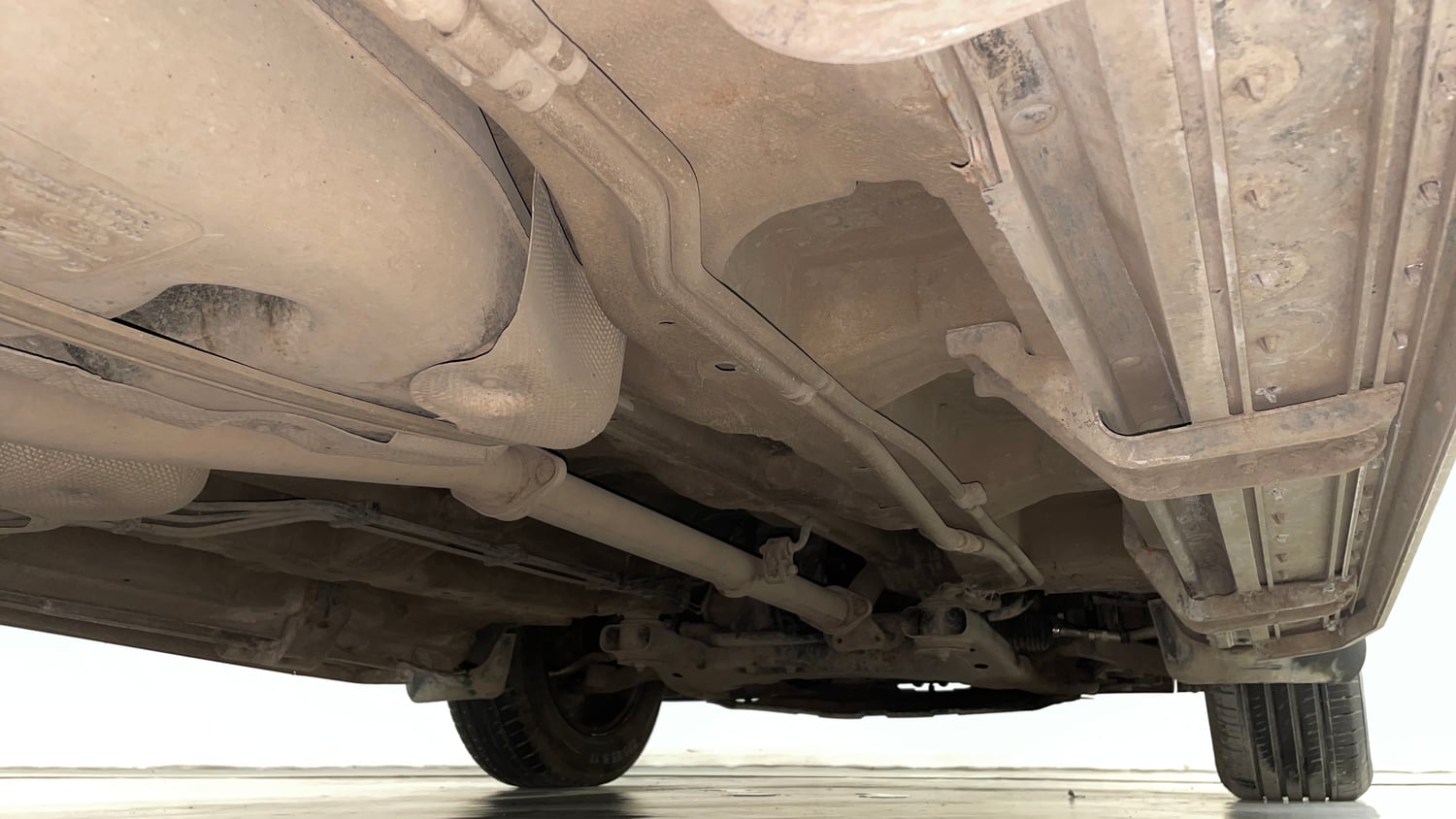 Used 2016 Mahindra XUV500 W8 AT Diesel Automatic extra REAR RIGHT UNDERBODY VIEW