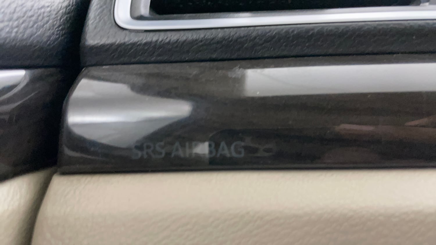 Used 2017 Maruti Suzuki Ciaz Alpha 1.4 MT Petrol Manual top_features Airbags