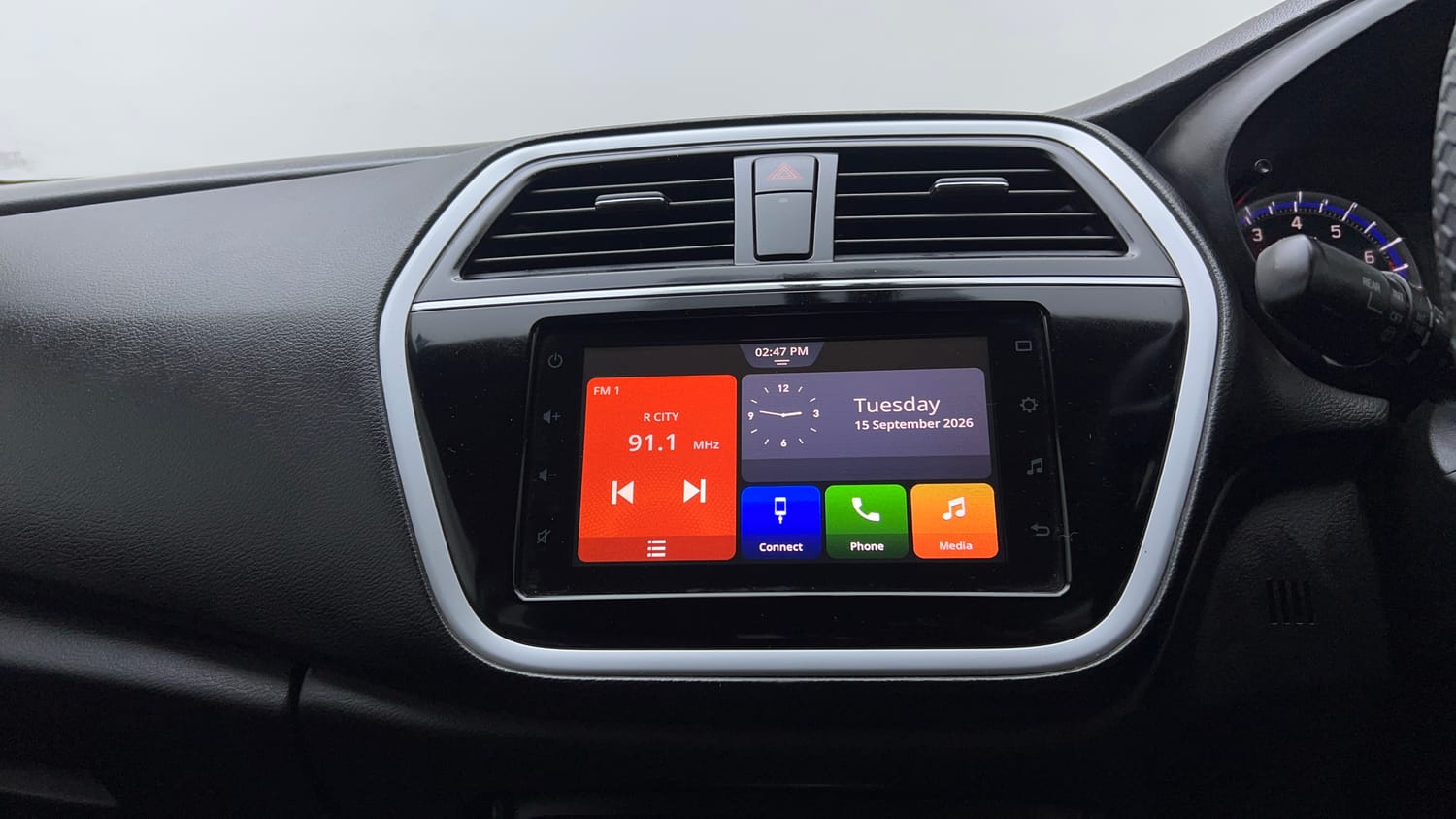 Used 2020 Maruti Suzuki S-Cross Zeta Petrol Manual top_features Touch screen infotainment system