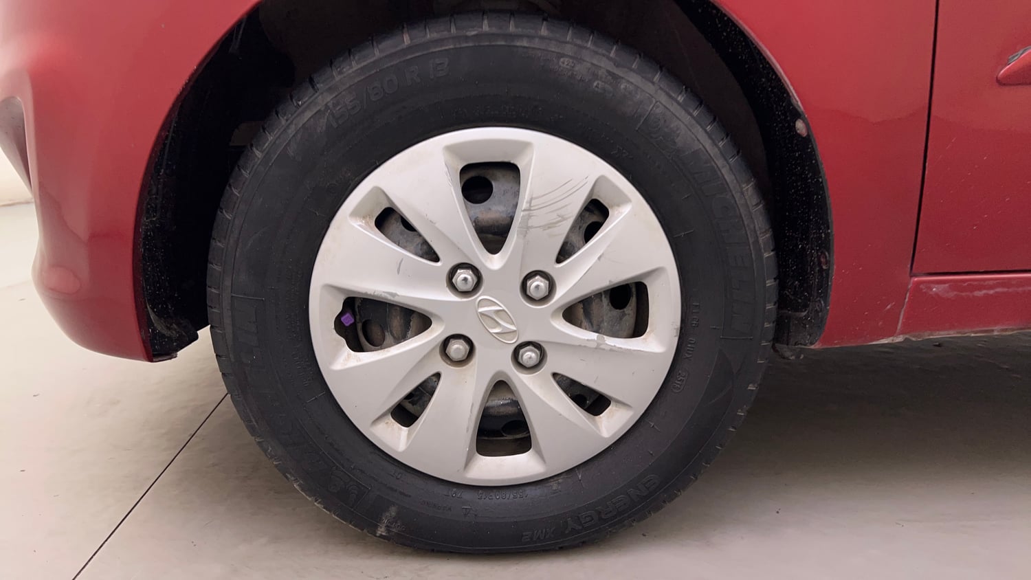 Used 2013 Hyundai i10 Sportz 1.2 AT Kappa2 Petrol Automatic tyres LEFT FRONT TYRE RIM VIEW