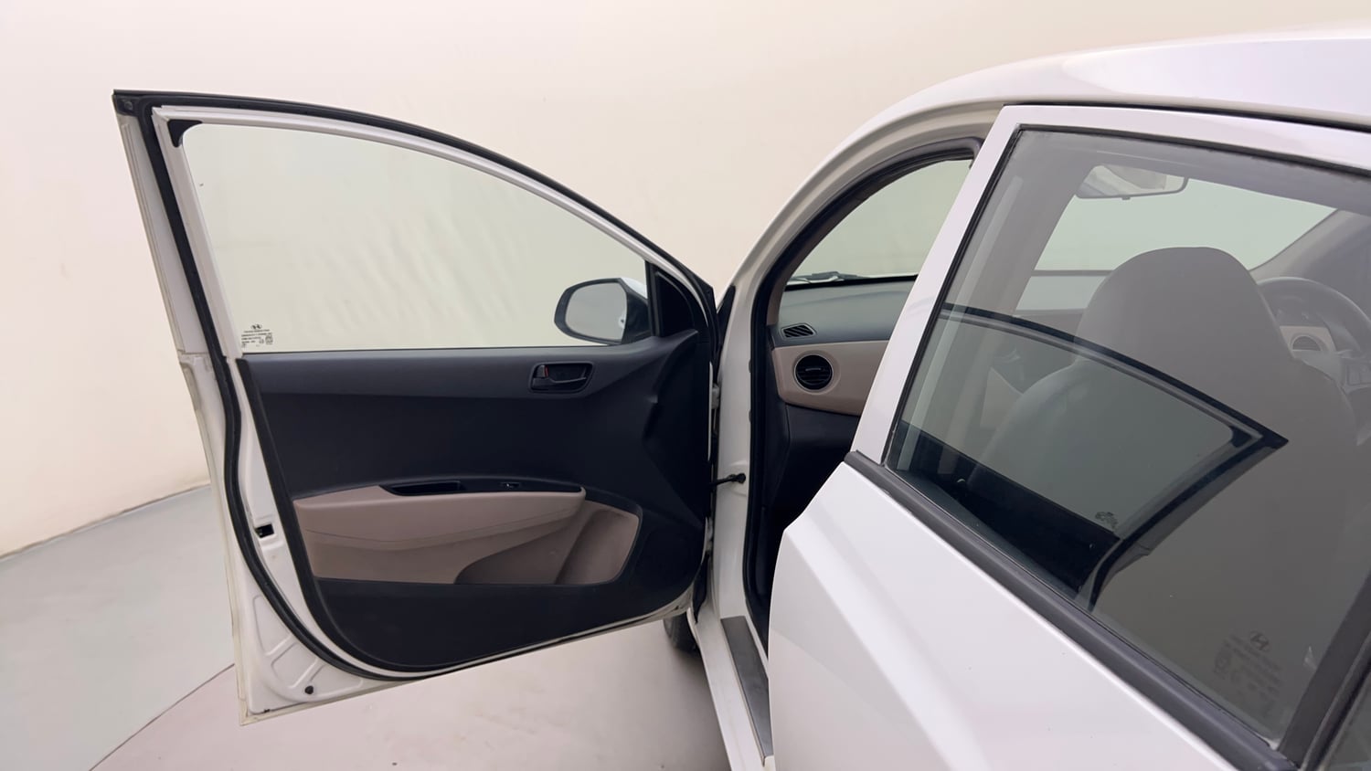 Used 2018 Hyundai Grand i10 Magna 1.2 Kappa VTVT Petrol Manual interior LEFT FRONT DOOR OPEN VIEW