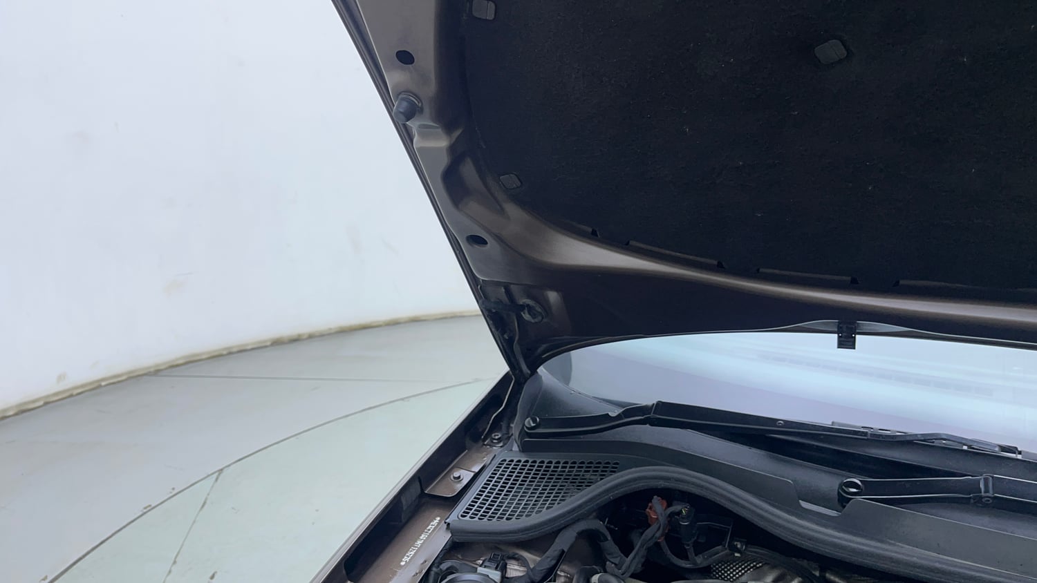 Used 2021 Volkswagen Polo Highline Plus 1.0L TSI Petrol Manual engine ENGINE RIGHT SIDE HINGE & APRON VIEW