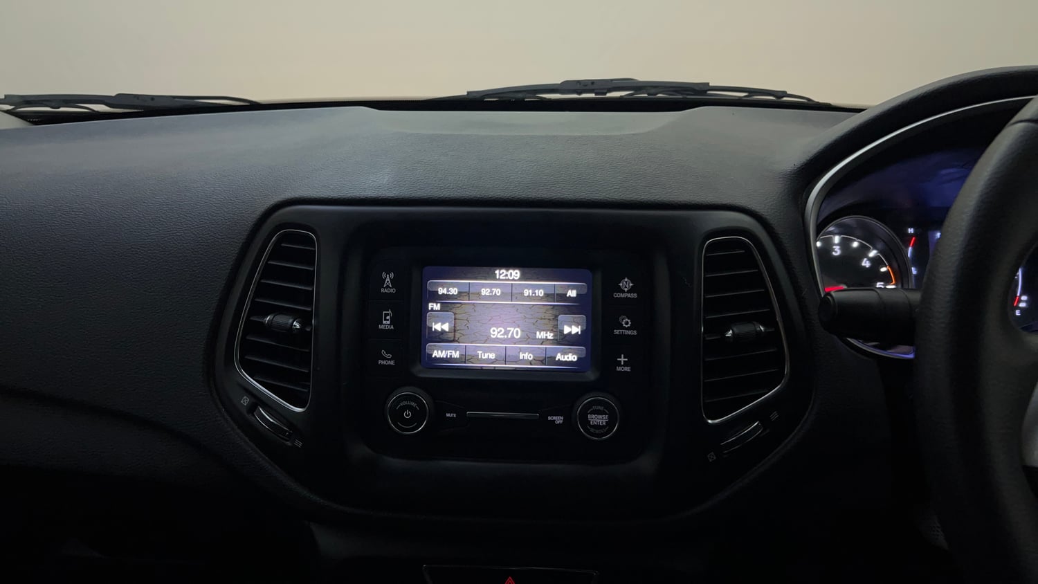 Used 2018 Jeep Compass Sport 2.0 Diesel Diesel Manual top_features Touch screen infotainment system