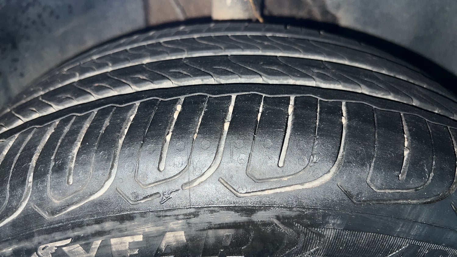 Used 2025 Tata Altroz Racer R2 Petrol Manual tyres RIGHT FRONT TYRE TREAD VIEW