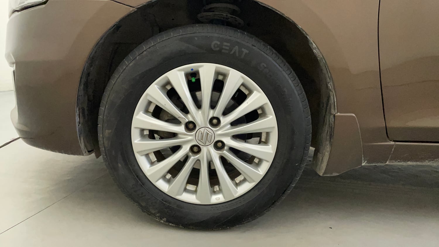 Used 2018 Maruti Suzuki Ciaz Zeta 1.4 AT Petrol Automatic tyres LEFT FRONT TYRE RIM VIEW