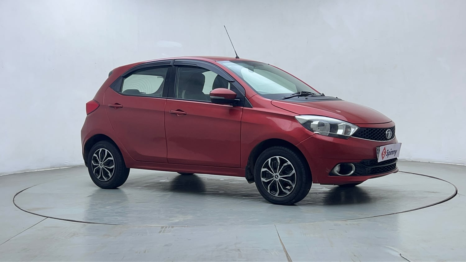 Used 2019 Tata Tiago Revotron XZ w/o Alloy Petrol Manual exterior RIGHT FRONT CORNER VIEW